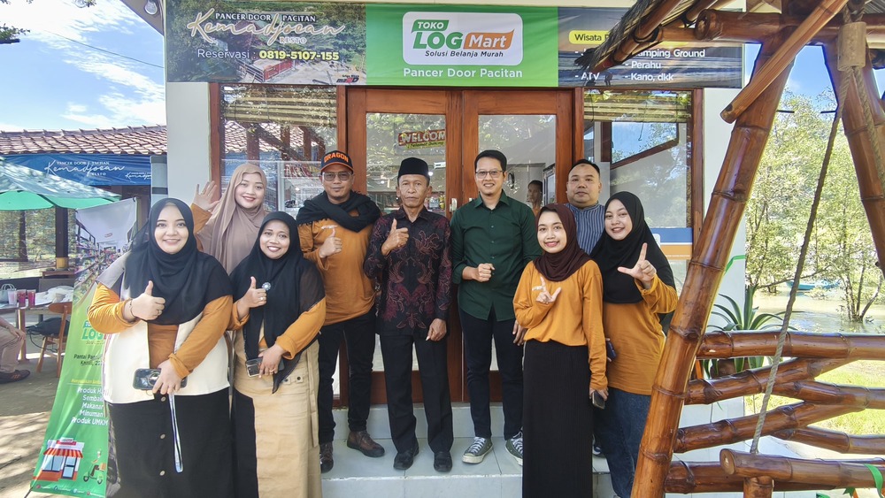 Peresmian Logmart Pantai Pancer Door Pacitan Pacitan, Jawa Timur. Foto: Cris