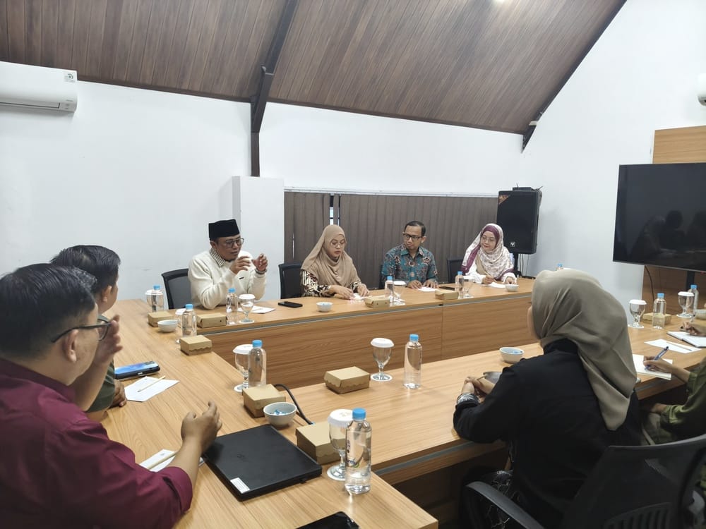 Silaturahmi PT Unit Mandiri Berkemajuan (UMB) dengan PT Syarikat Cahaya Media di SM Tower Malioboro Yogyakarta