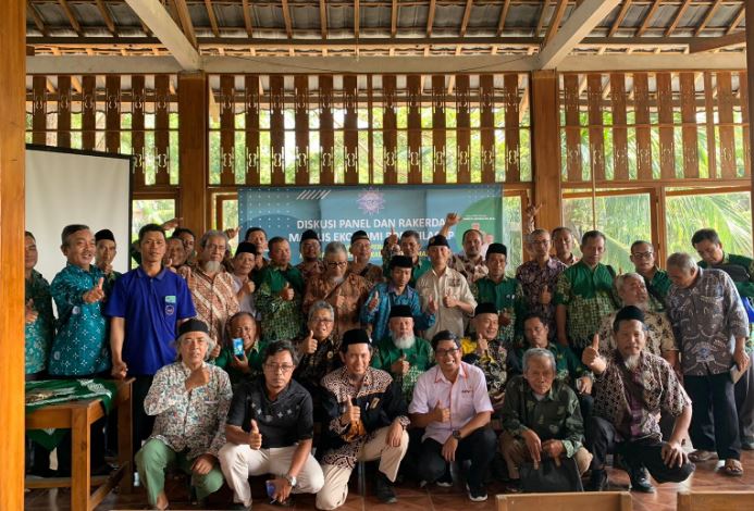 BERSAMA - Peserta foto bersama setelah kegiatan Rakerda Majelis Ekonomi Pimpinan Daerah Muhammadiyah (PDM) Cilacap.