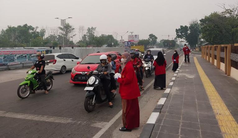 Aksi Peduli Sesama Berbagi Masker PK IMM PKUM UMPR