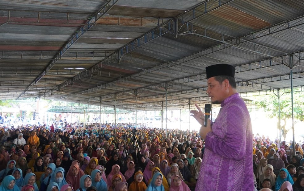 Dr. Fachrur Rozi, Ketua PDM Kota Semarang dalam pengajian rutin "Jumat Kliwon" Wonogiri
