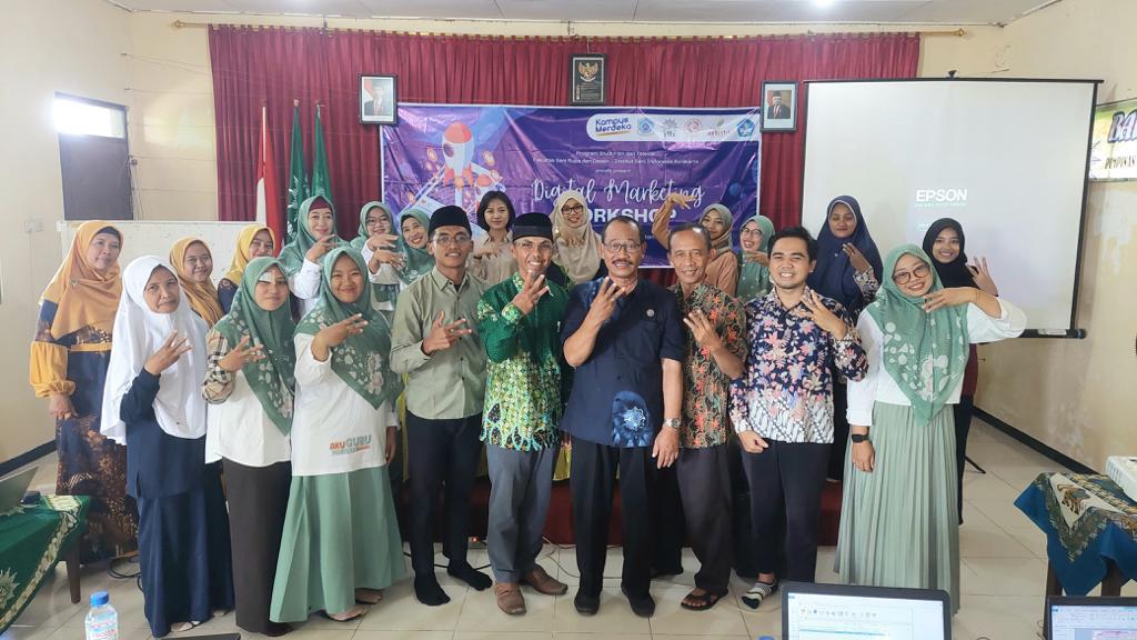 Guru SDI Aisyiyah Jatinom Blitar Mengikuti Pelatihan Digital Marketing
