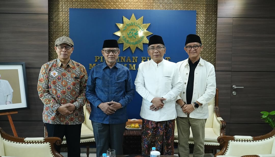 Silaturahmi Ketua Umum PBNU Dr (HC) KH Yahya Cholil Staquf dengan Ketua Umum PP Muhammadiyah Prof Dr KH Haedar Nashir, MSi di Kantor PP Muhammadiyah Cik Ditiro Yogyakarta. Foto: Instagram @yahyacholiltsaquf