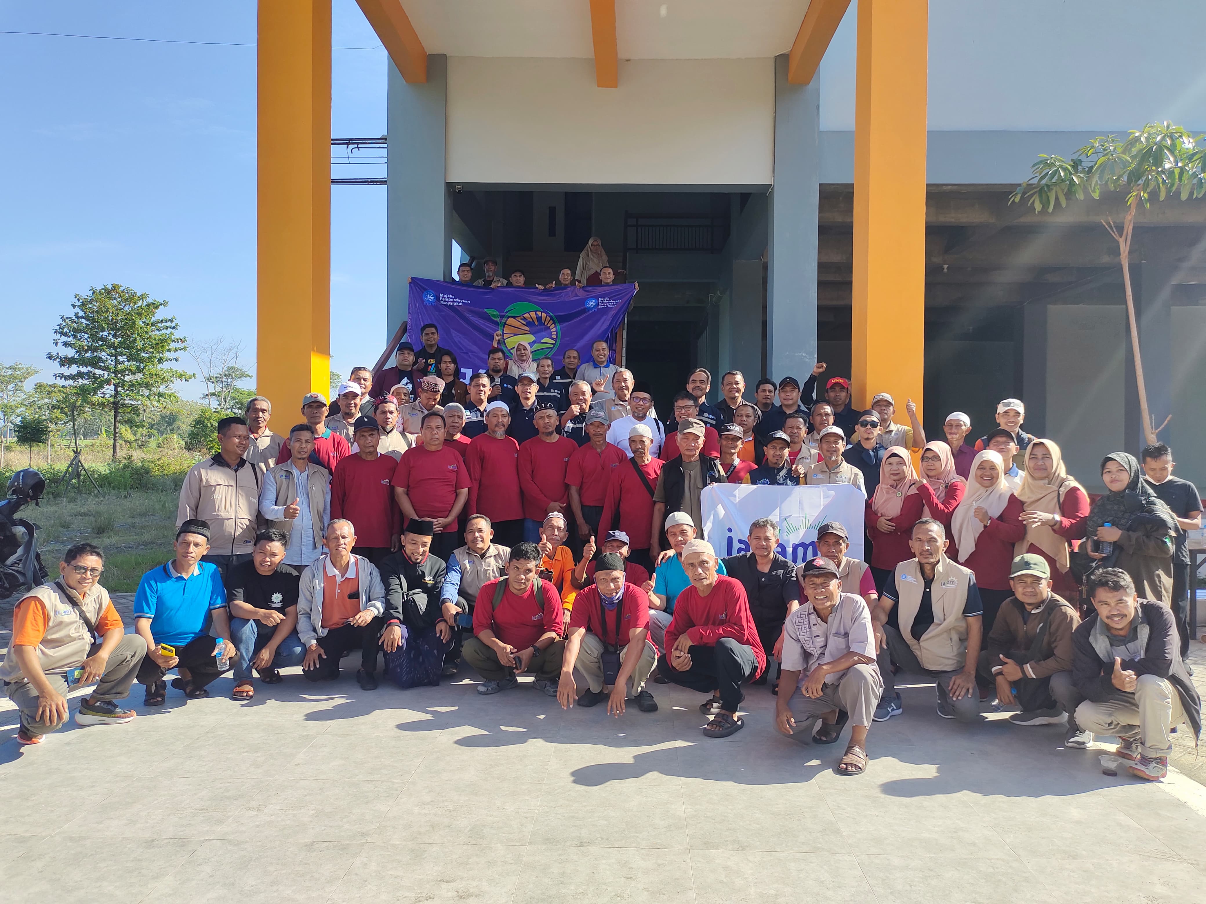Kontingen JATAM MPM Jawa Timur befoto bersama sebelum keberangkatan ke Kebumen (19/9).
