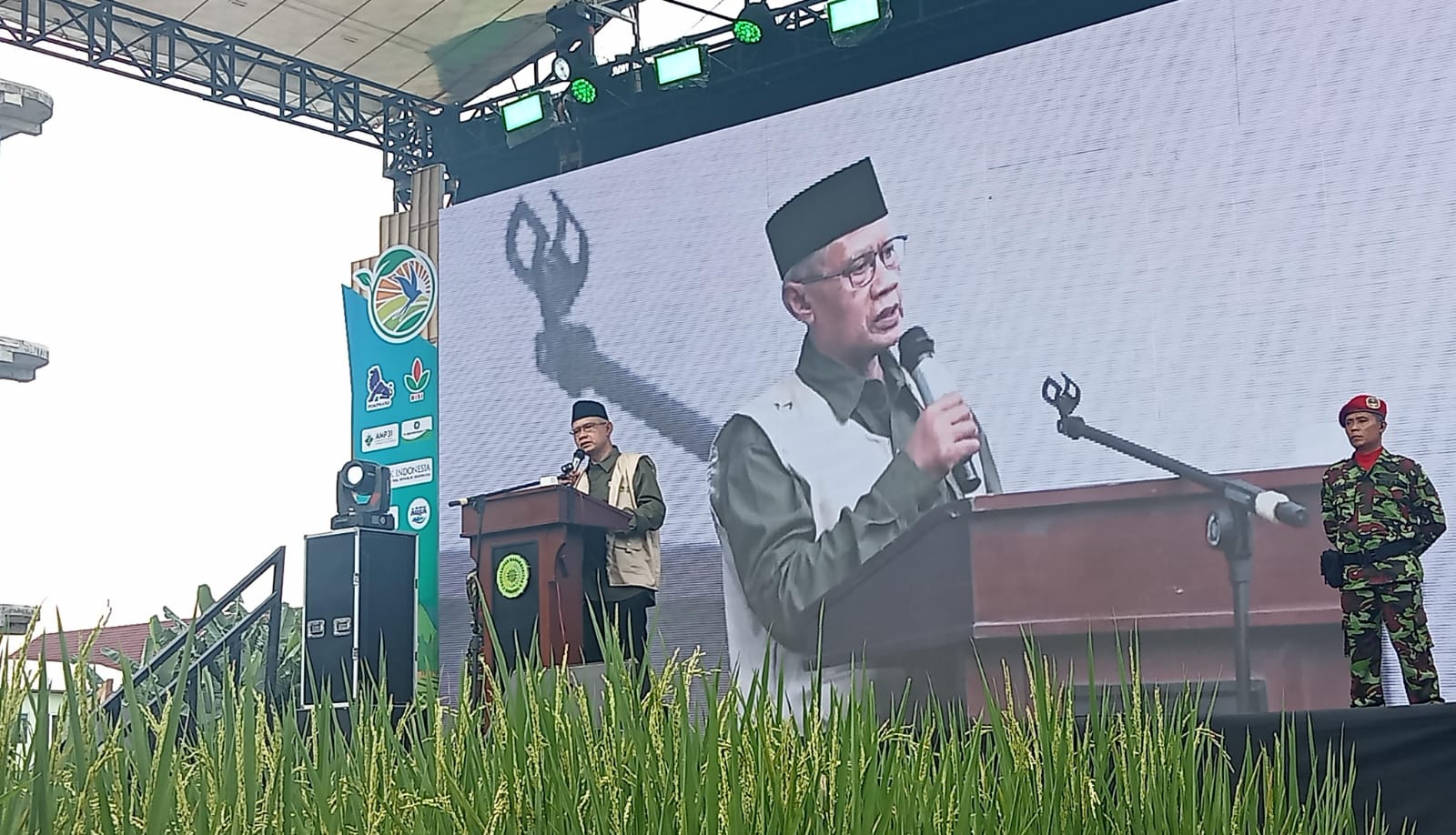 Ketua Umum Pimpinan Pusat Muhammadiyah Prof. Dr. Haedar Nashir, M.Si dalam pembukaan Jambore Nasional 1 Jamaah Tani Muhammadiyah di Universitas Muhammadiyah Gombong (20/9).