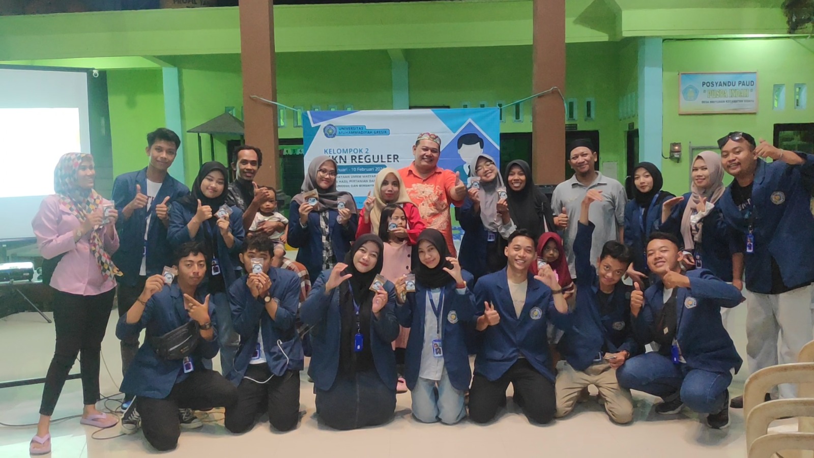 Mahasiswa KKN UMG berfoto bersama