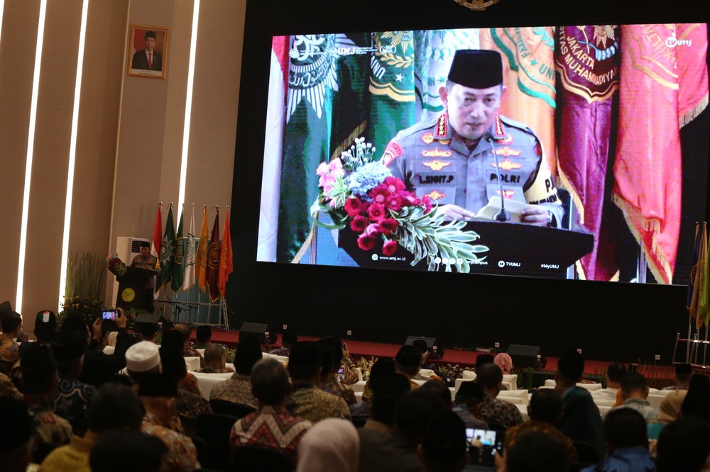 Kapolri Jenderal Drs Listyo Sigit Prabowo, MSi saat memberikan amanat di Syawalan Halal Bi Halal 1445 H Pimpinan Pusat Muhammadiyah di Universitas Muhammadiyah Jakarta, Rabu (24/4)