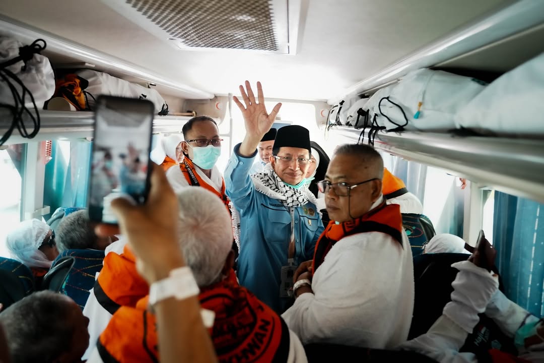 Menteri Agama RI Menyapa Jamaah yang hendak menuju Arafah. Foto Istimewa