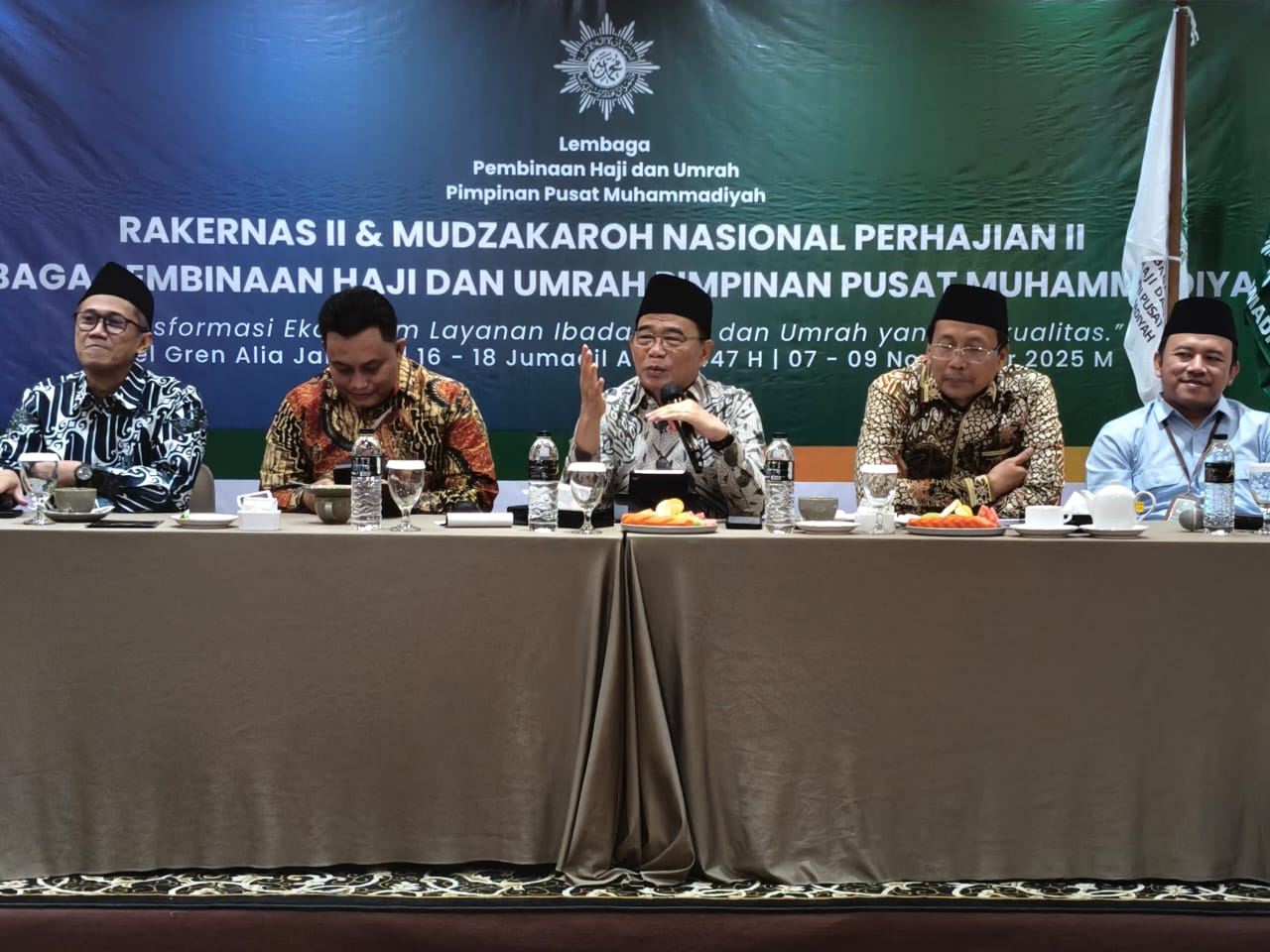 Prof Dr Muhadjir Effendy, MAP saat memaparkan materi di Rakernas  II Lembaga Pengelola Haji dan Umrah (LPHU) Pimpinan Pusat Muhammadiyah. Foto: Pachrul