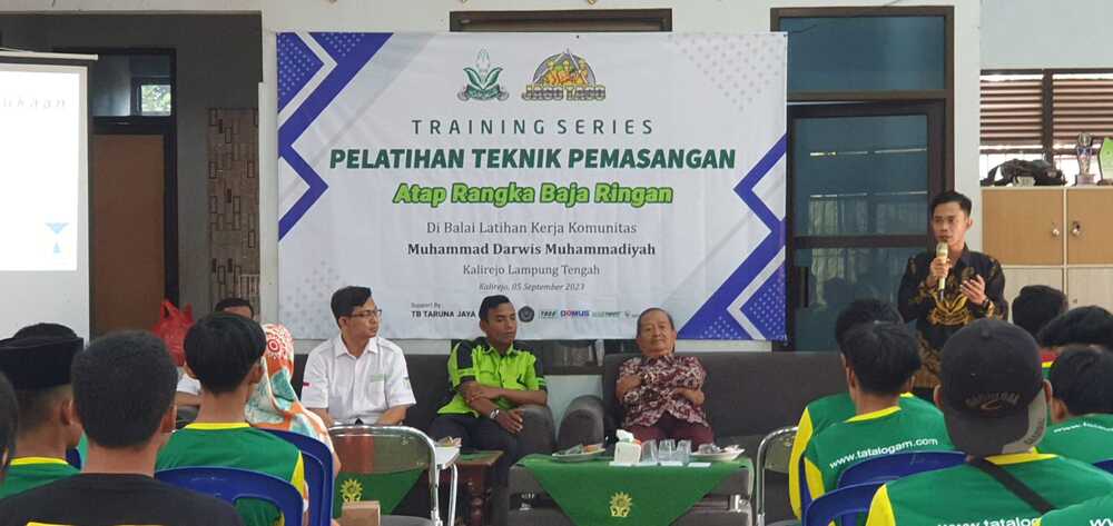 Pemuda Muhammadiyah Kalirejo Gelar Pelatihan Pemasangan Baja Ringan