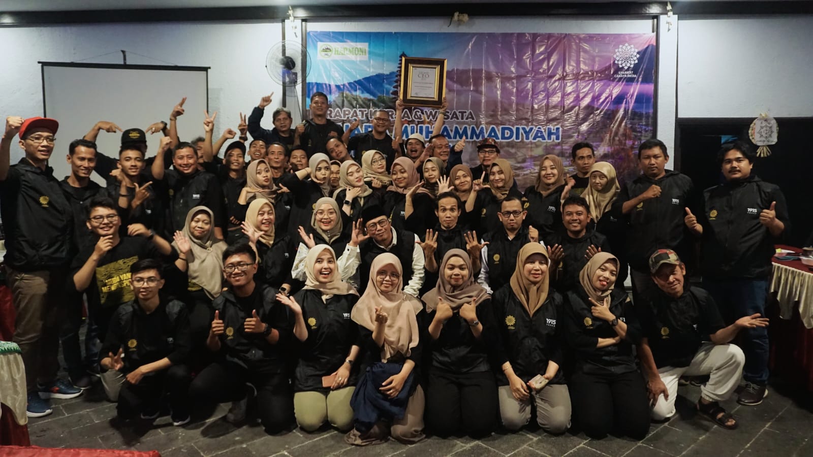 Foto bersama kegiatan Rapat Kerja PT Syarikat Cahaya Media / Suara Muhammadiyah di Kintamani, Denpasar, Bali