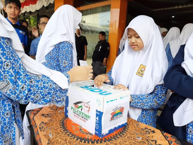 Penggalangan Dana untuk Palestina SMP Muhammadiyah PK Surakarta