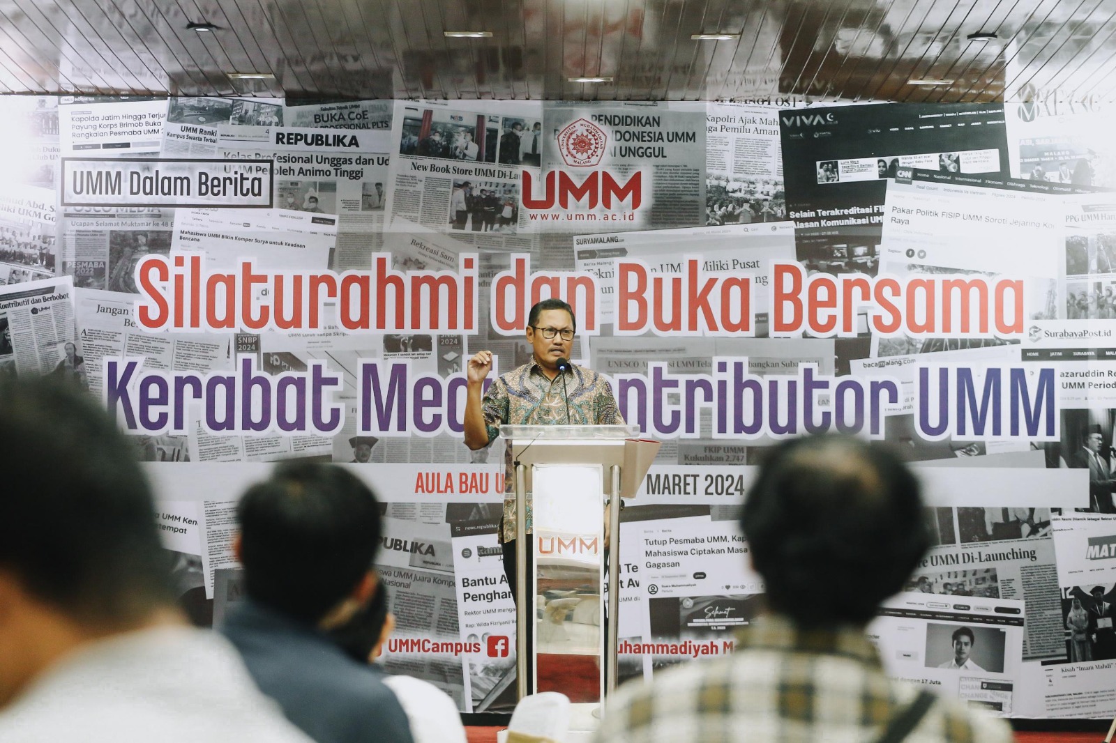 Rektor UMM Prof. Dr. Nazaruddin Malik, M.Si memberikan sambutan di depan awak media dalam acara buka puasa bersama (27/3).