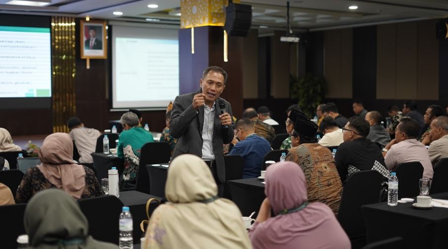 Rachmawan Budiarto, Dosen Teknik Fisika UGM memaparkan materinya dalam acara Training of Trainers Audit Energi dan Dakwah Ramah Lingkungan di SM Tower Malioboro (21/8).