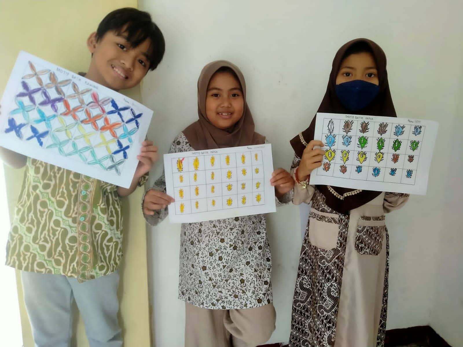 Hasil Karya Siswa SD Muh PK Kottabarat dalam semarak Hari Batik Nasional