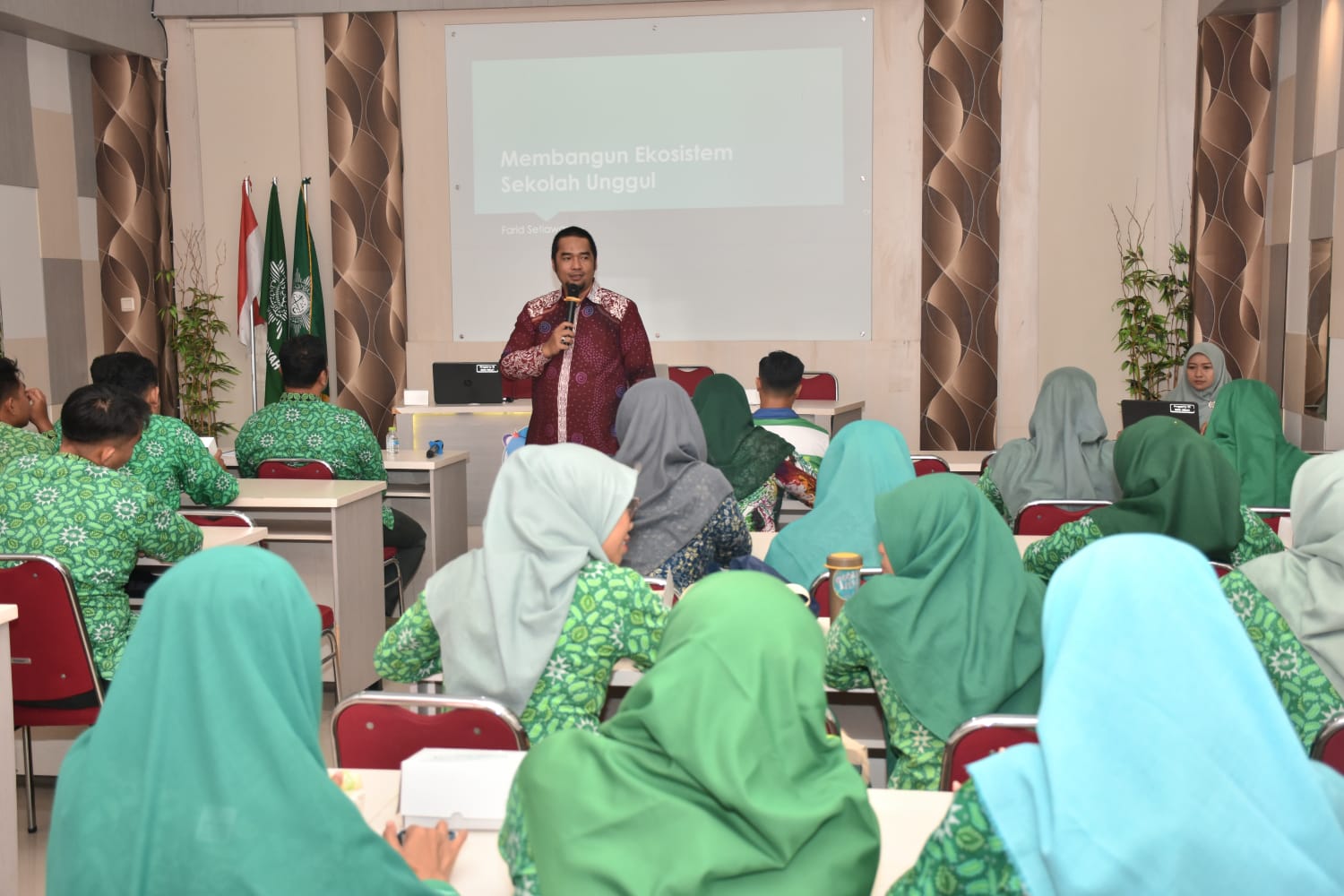 Farid Setiawan menjadi narasumber di SMK MBali