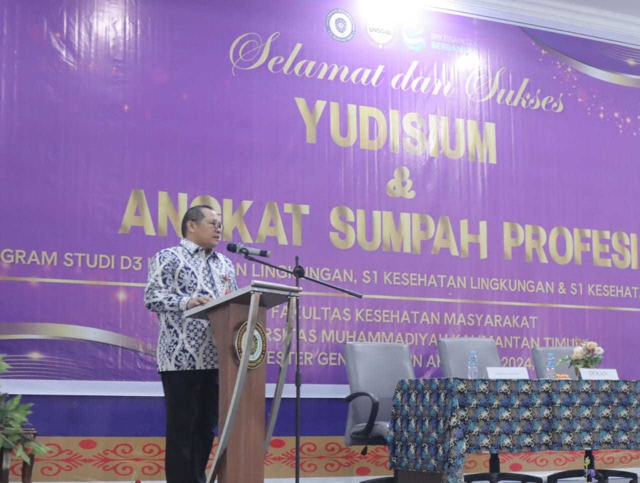 Kepala Dinas Kesehatan Prov. Kaltim memberikan sambutan